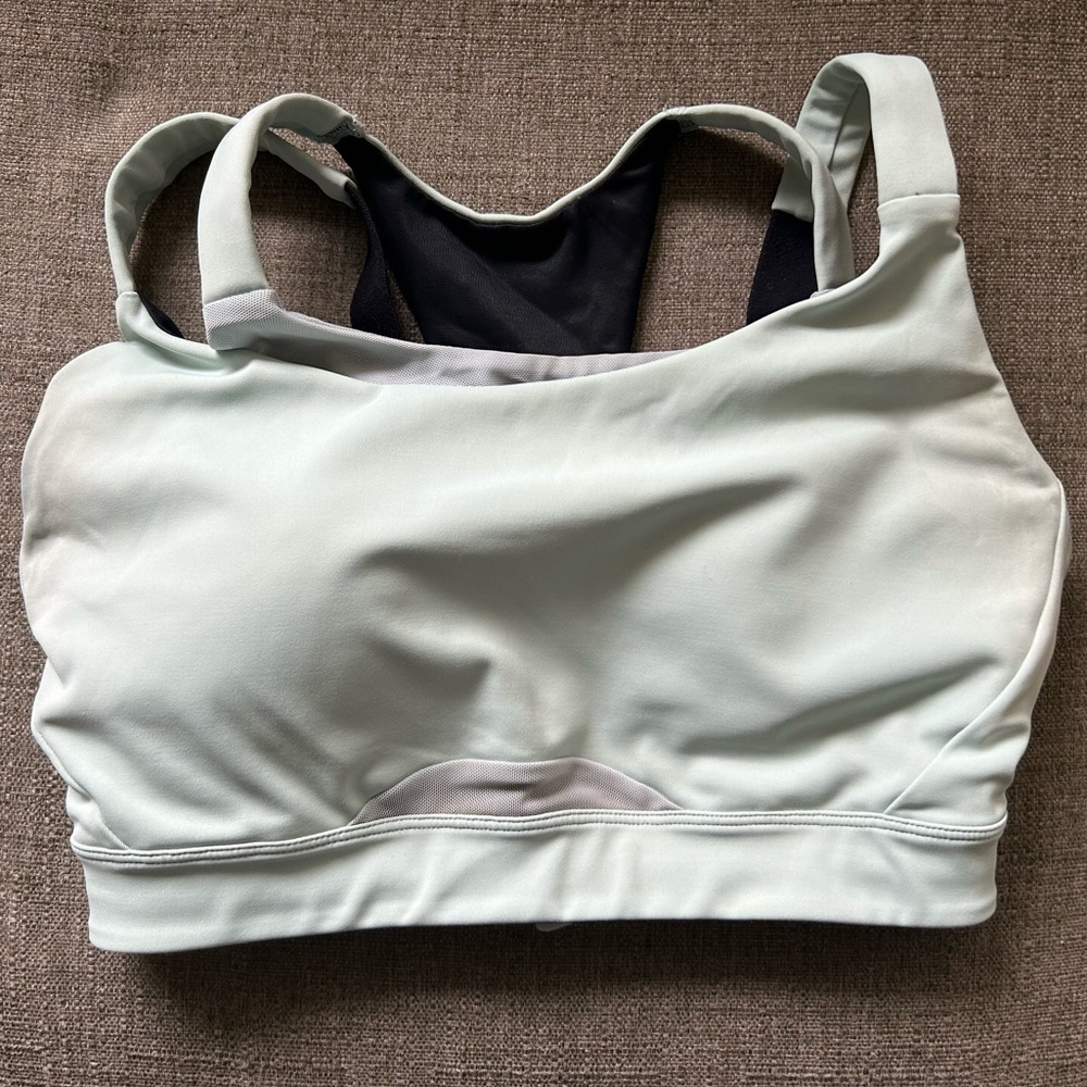 Oiselle Sisters Bra in color Mist